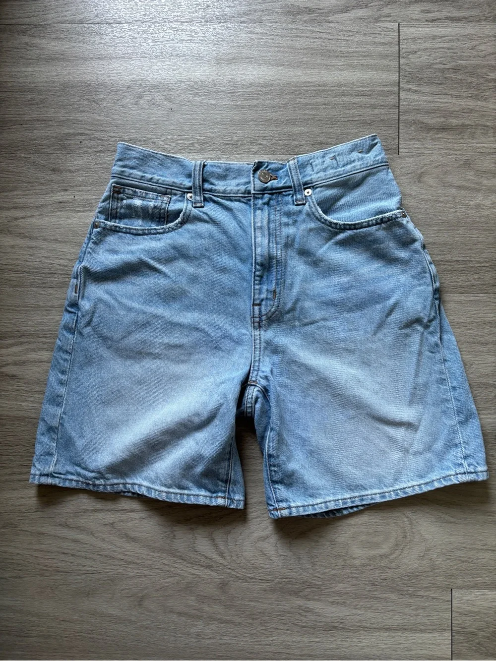 Madewell Light Wash Women’s Denim Shorts
